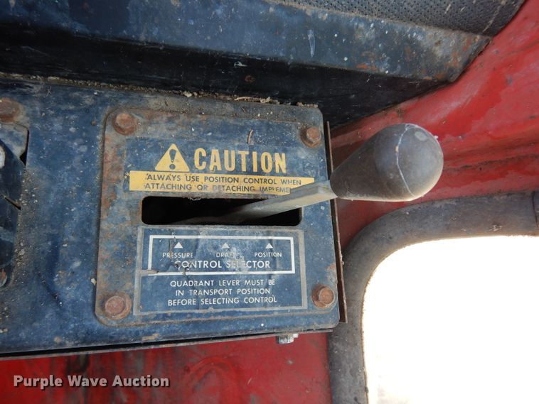 image for item DF4249 1976 Massey-Ferguson 1105  tractor