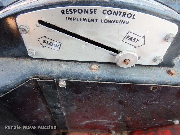 image for item DF4249 1976 Massey-Ferguson 1105  tractor