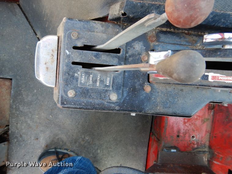 image for item DF4249 1976 Massey-Ferguson 1105  tractor