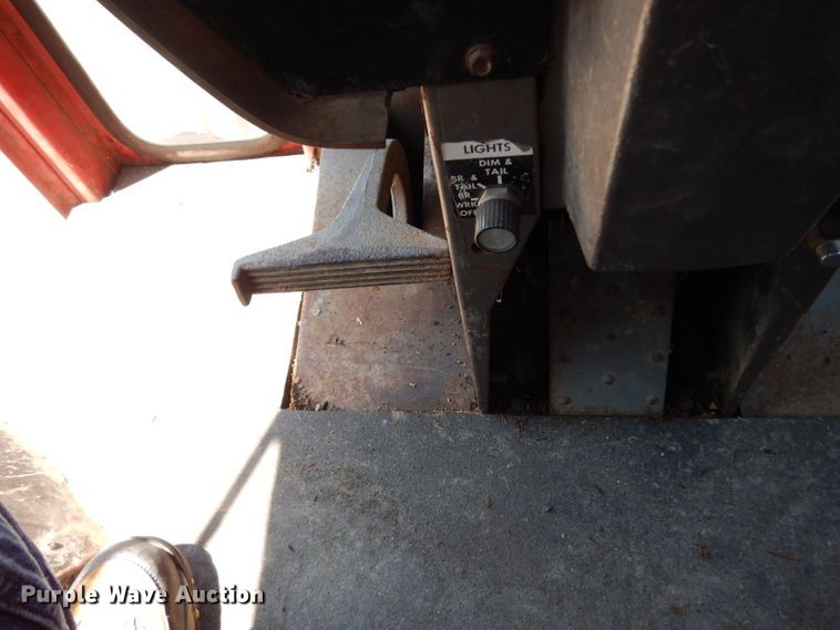 image for item DF4249 1976 Massey-Ferguson 1105  tractor