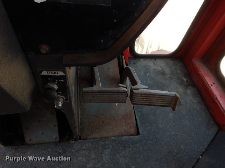 image for item DF4249 1976 Massey-Ferguson 1105  tractor