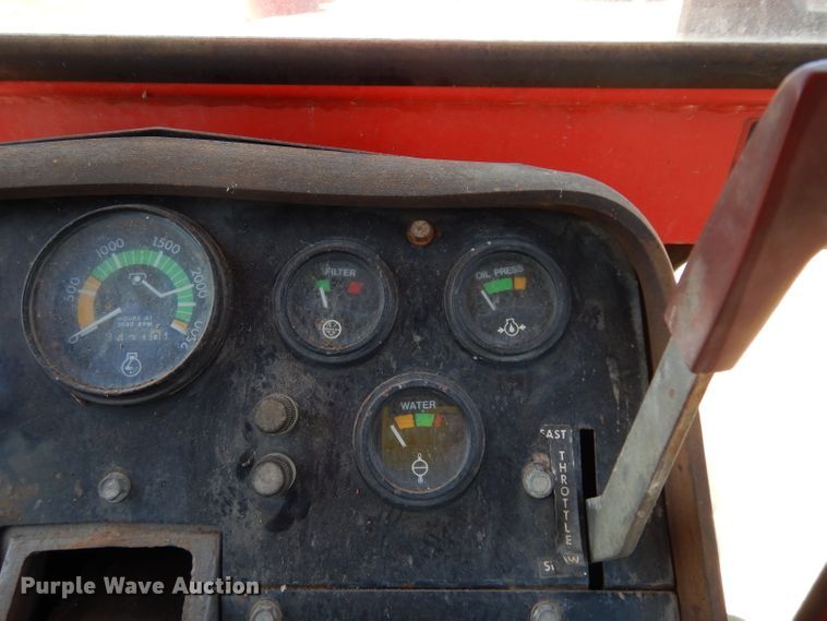 image for item DF4249 1976 Massey-Ferguson 1105  tractor