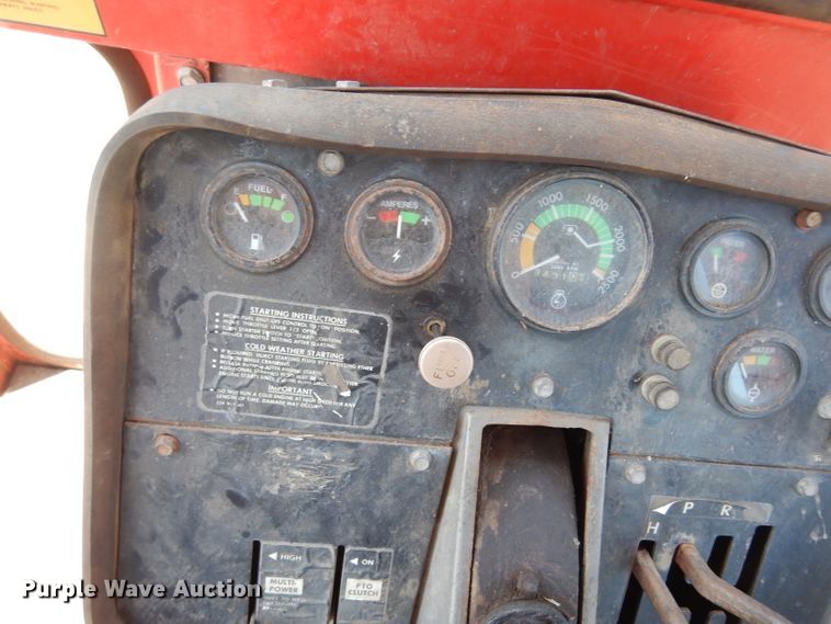 image for item DF4249 1976 Massey-Ferguson 1105  tractor