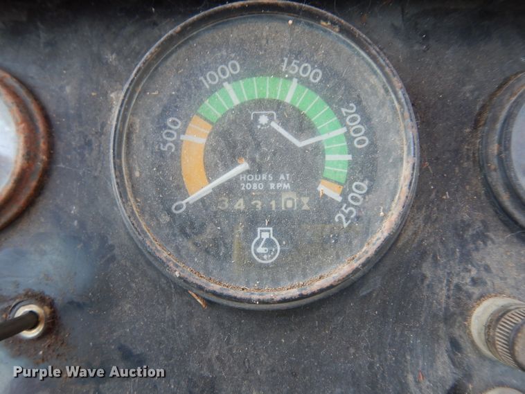 image for item DF4249 1976 Massey-Ferguson 1105  tractor