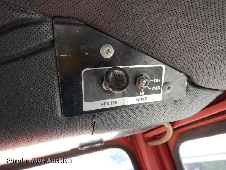 image for item DF4249 1976 Massey-Ferguson 1105  tractor