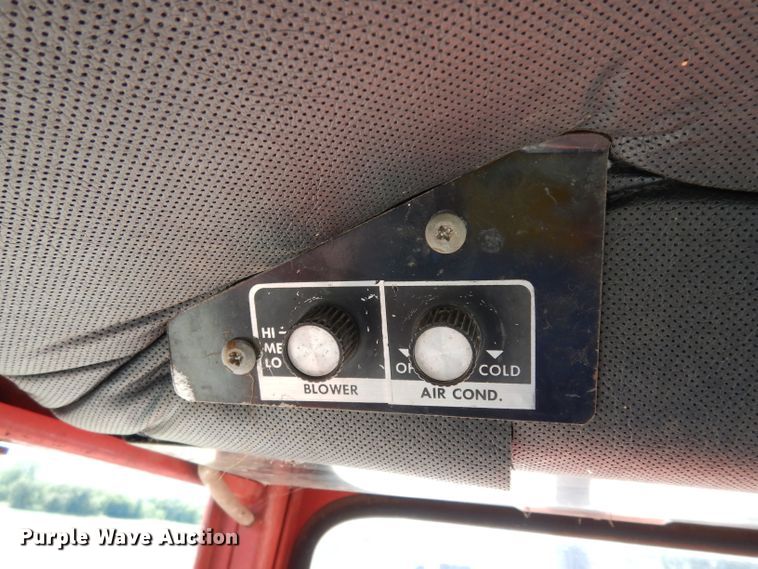 image for item DF4249 1976 Massey-Ferguson 1105  tractor