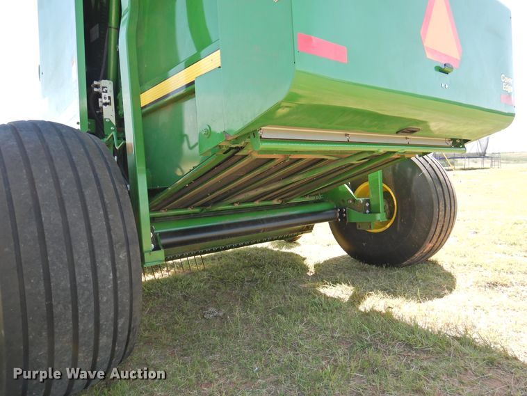 image for item DG1432 2015 John Deere 569 Mega Wide Plus  round baler