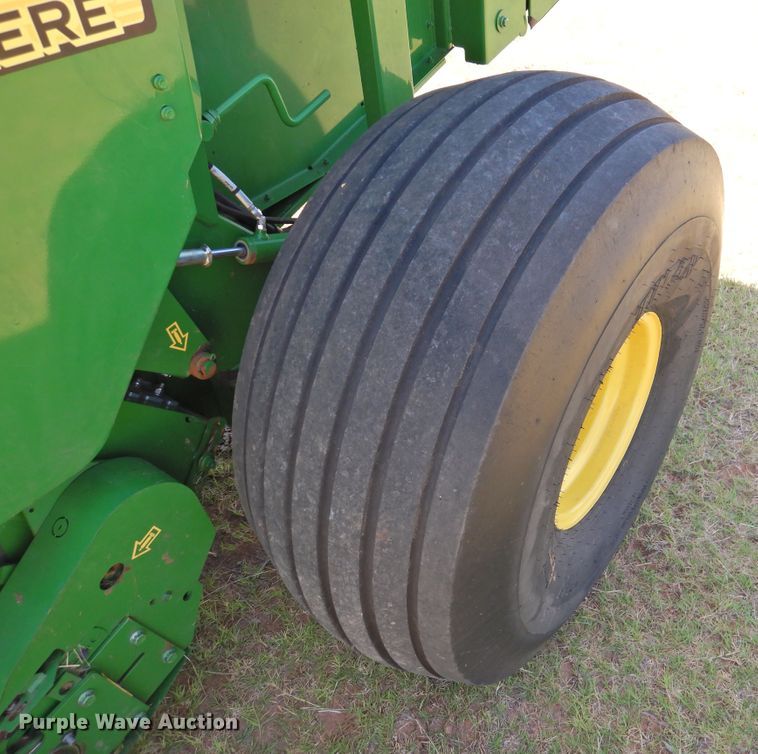 image for item DG1432 2015 John Deere 569 Mega Wide Plus  round baler