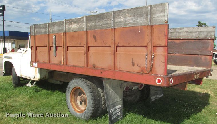 image for item DG2647 1959 Chevrolet Viking 60  grain truck