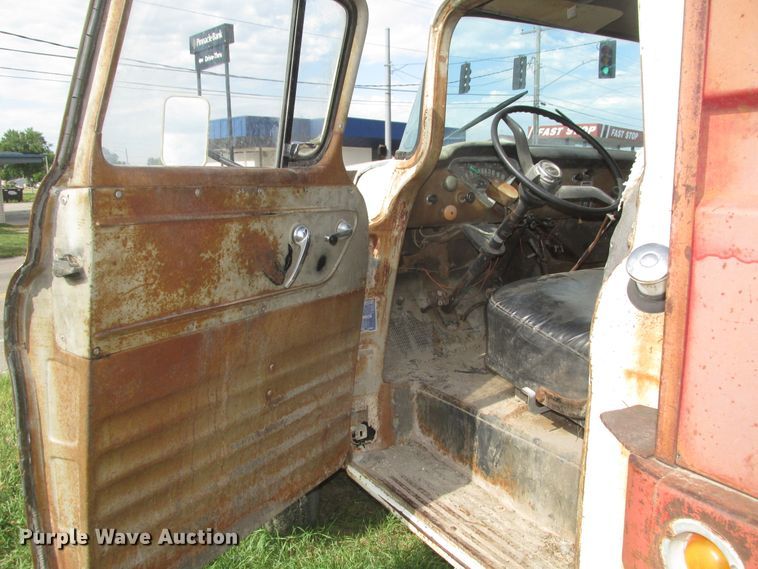 image for item DG2647 1959 Chevrolet Viking 60  grain truck