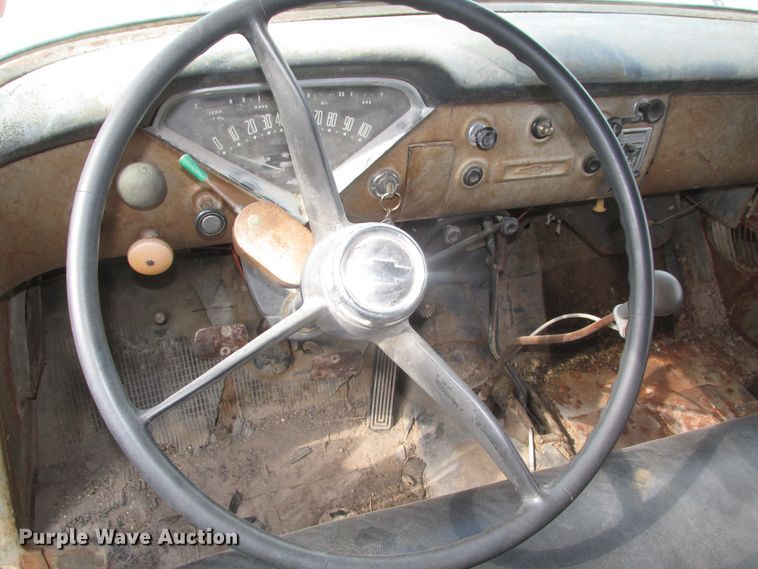 image for item DG2647 1959 Chevrolet Viking 60  grain truck