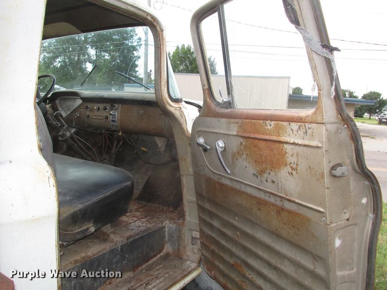 image for item DG2647 1959 Chevrolet Viking 60  grain truck