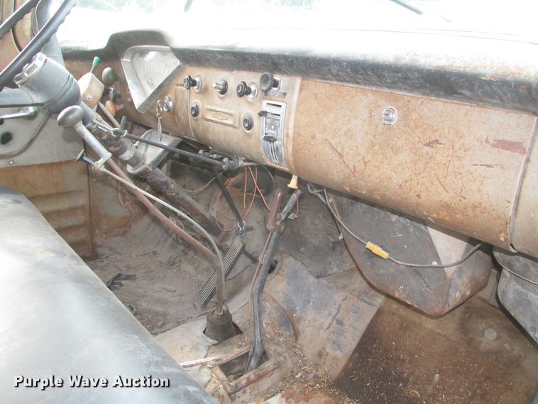 image for item DG2647 1959 Chevrolet Viking 60  grain truck