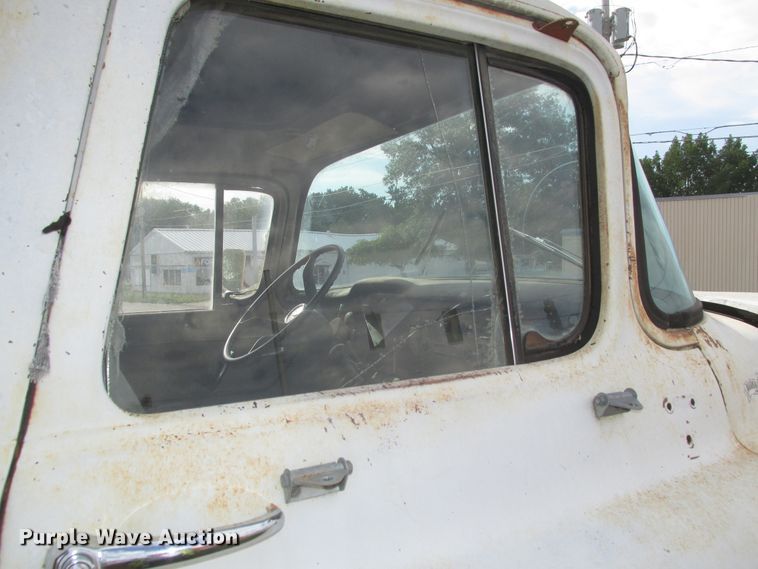 image for item DG2647 1959 Chevrolet Viking 60  grain truck