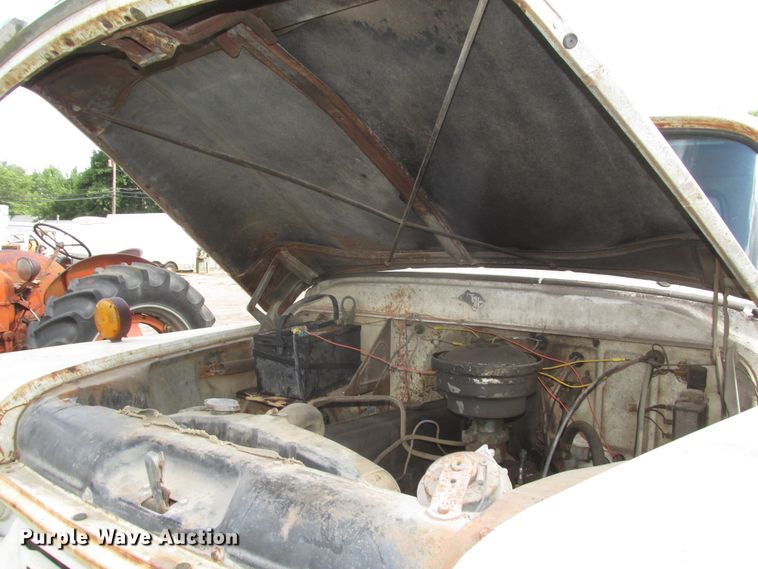 image for item DG2647 1959 Chevrolet Viking 60  grain truck