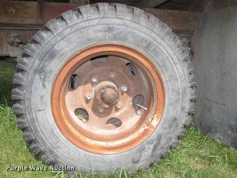 image for item DG2647 1959 Chevrolet Viking 60  grain truck