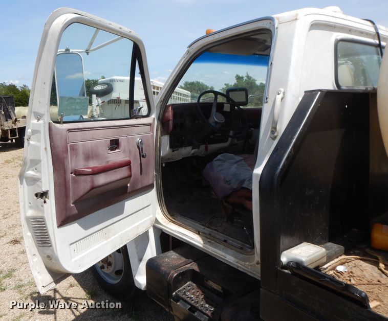 image for item DG7993 1986 Chevrolet C70 applicator truck