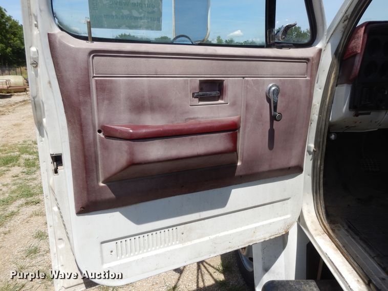 image for item DG7993 1986 Chevrolet C70 applicator truck