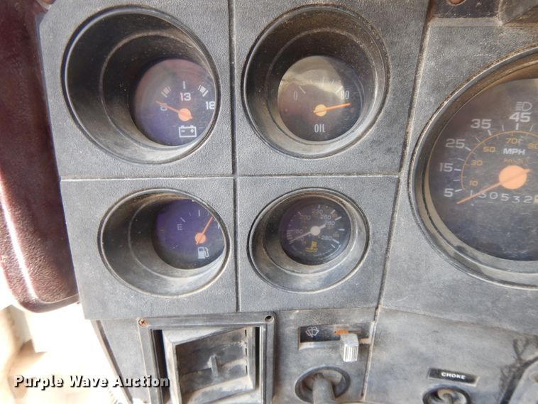 image for item DG7993 1986 Chevrolet C70 applicator truck