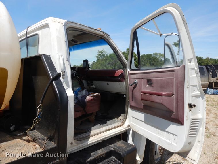 image for item DG7993 1986 Chevrolet C70 applicator truck