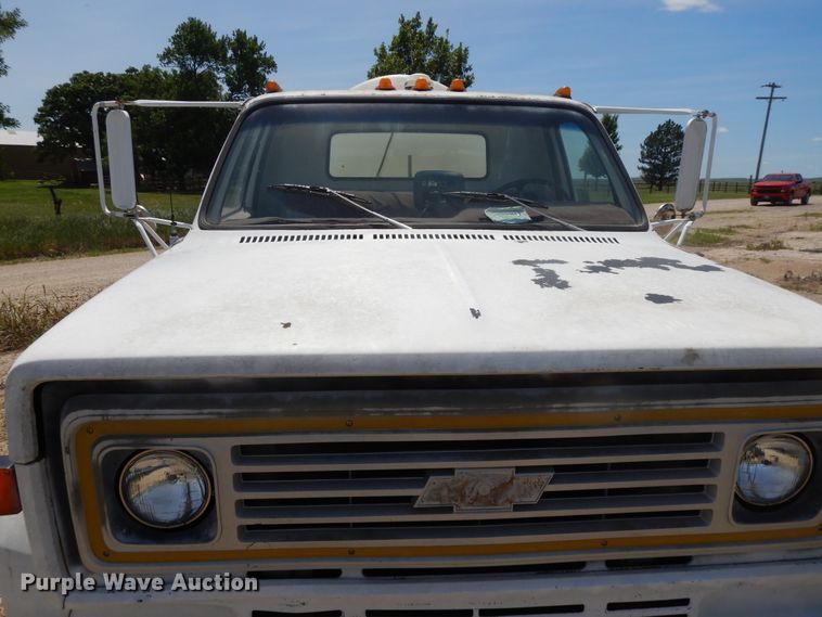 image for item DG7993 1986 Chevrolet C70 applicator truck