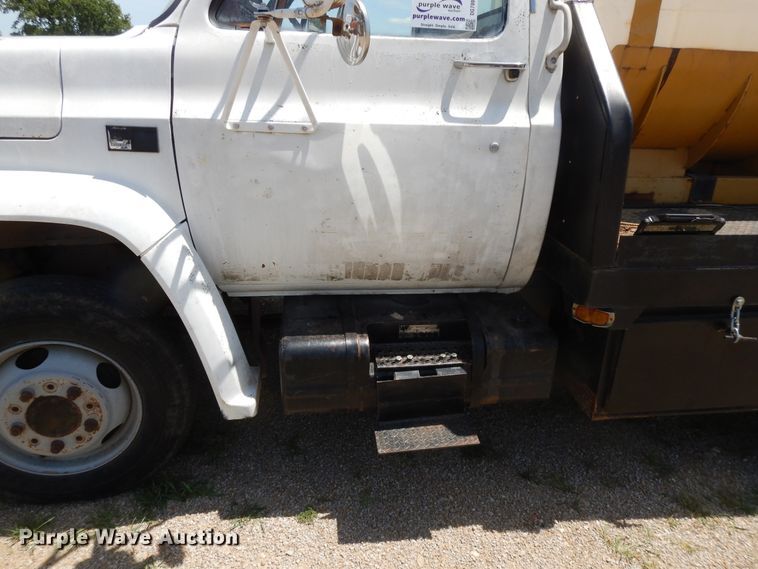 image for item DG7993 1986 Chevrolet C70 applicator truck