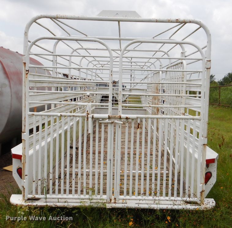 image for item DG8697 1989 Gooseneck Trailers livestock trailer