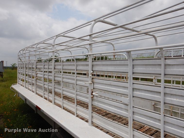 image for item DG8697 1989 Gooseneck Trailers livestock trailer