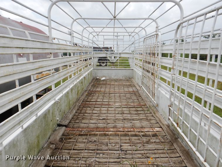 image for item DG8697 1989 Gooseneck Trailers livestock trailer