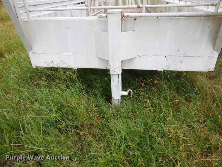 image for item DG8697 1989 Gooseneck Trailers livestock trailer