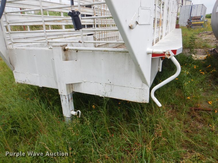 image for item DG8697 1989 Gooseneck Trailers livestock trailer