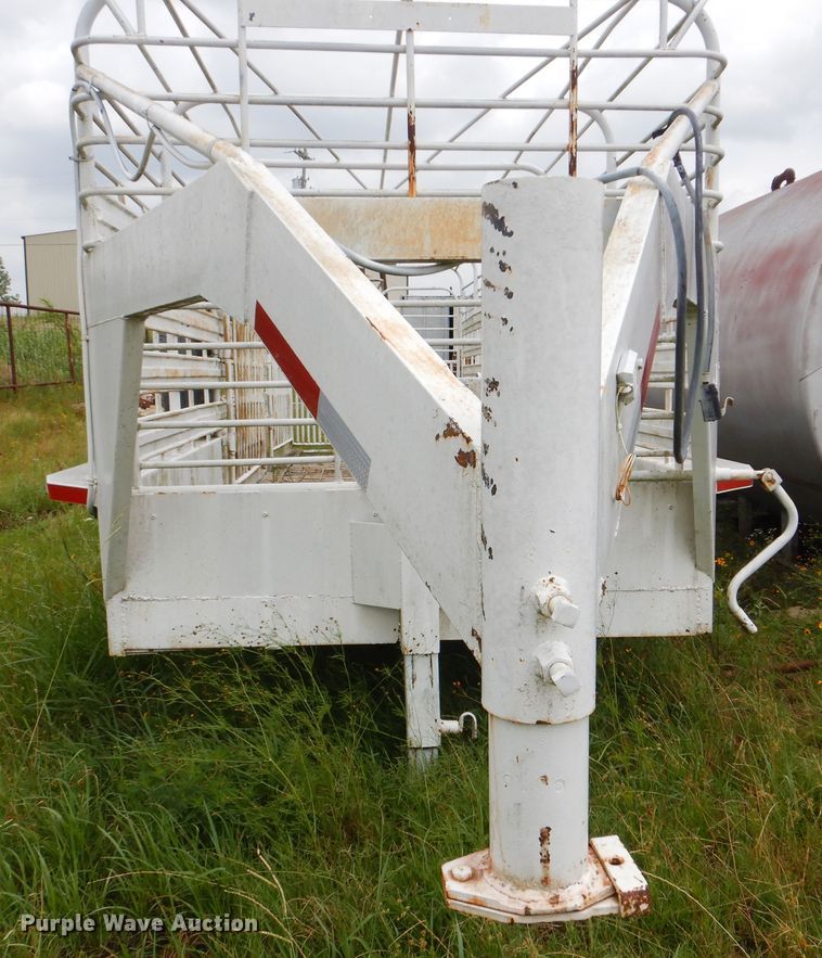 image for item DG8697 1989 Gooseneck Trailers livestock trailer