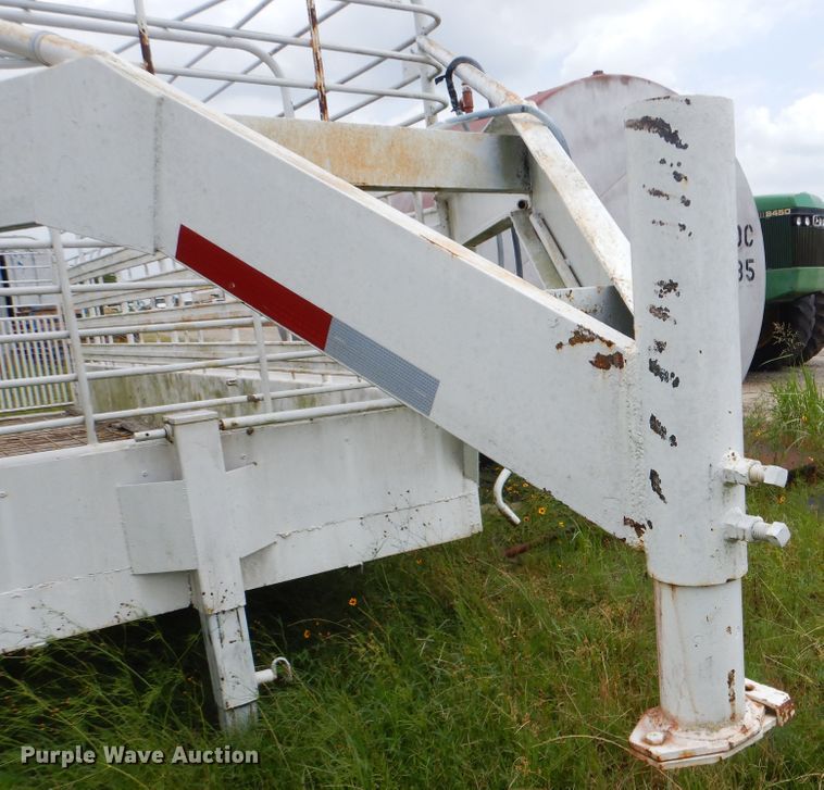 image for item DG8697 1989 Gooseneck Trailers livestock trailer