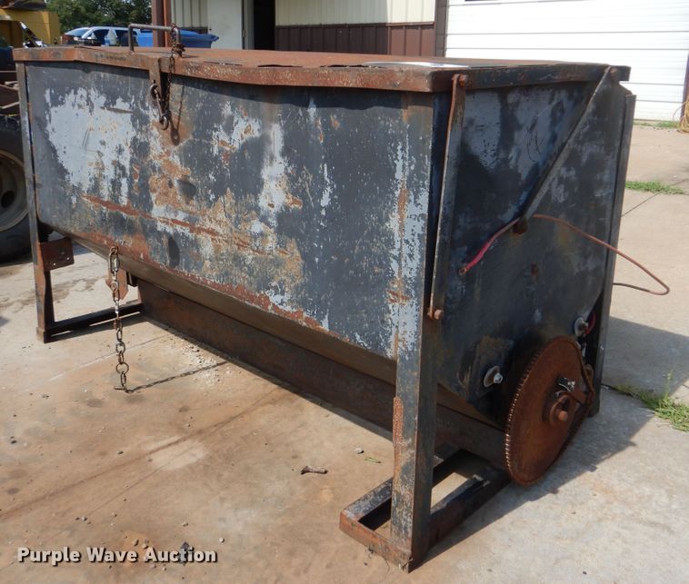 image for item DG8744 Tanner Built cake feeder