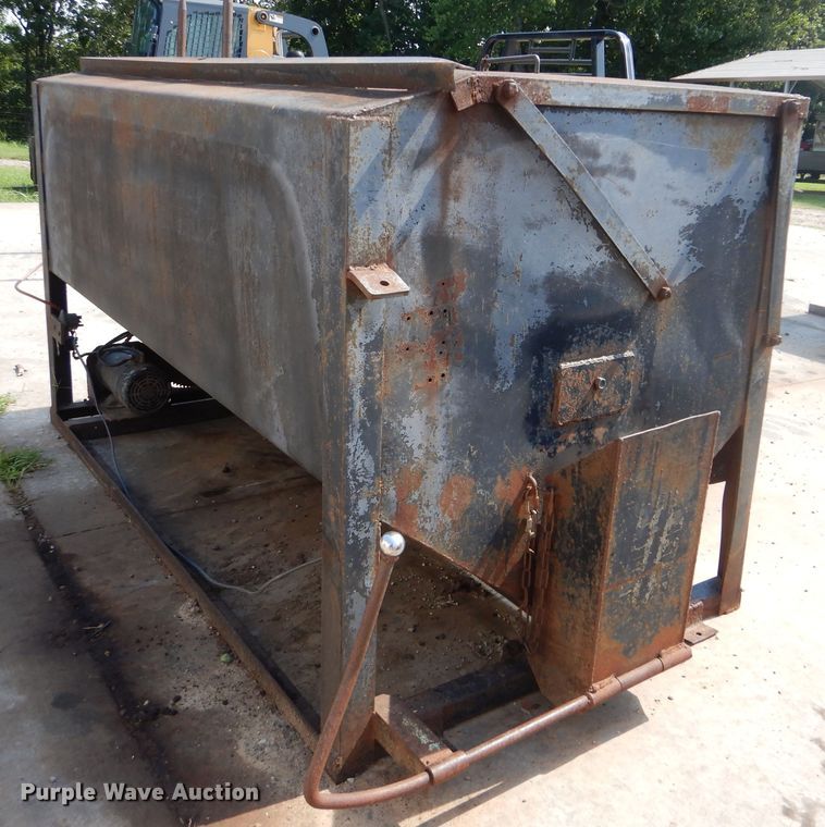 image for item DG8744 Tanner Built cake feeder