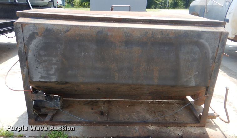 image for item DG8744 Tanner Built cake feeder