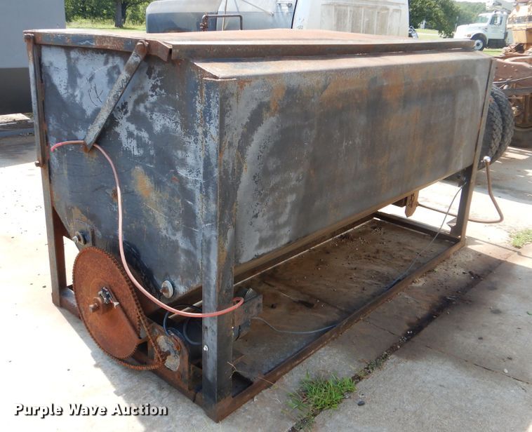 image for item DG8744 Tanner Built cake feeder