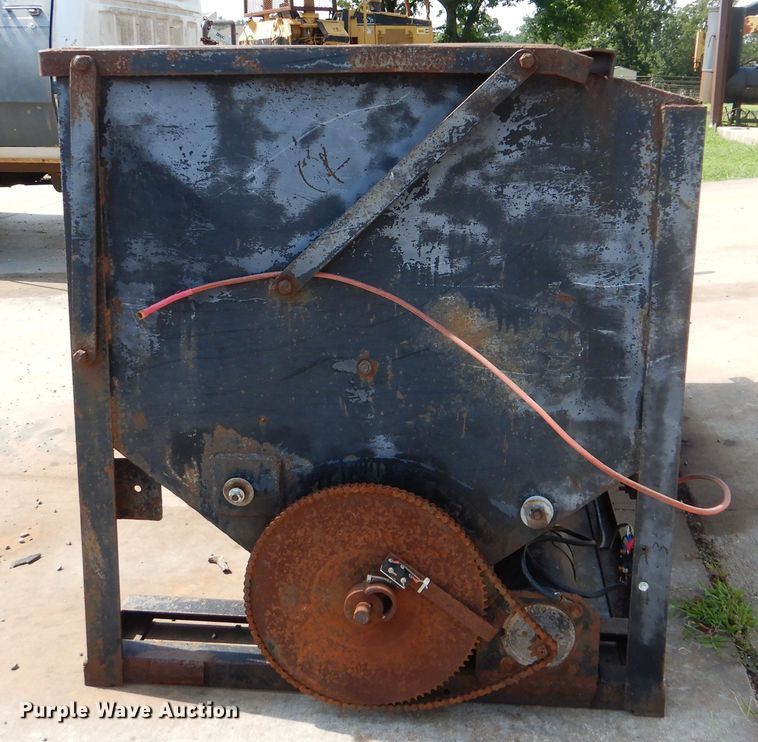 image for item DG8744 Tanner Built cake feeder