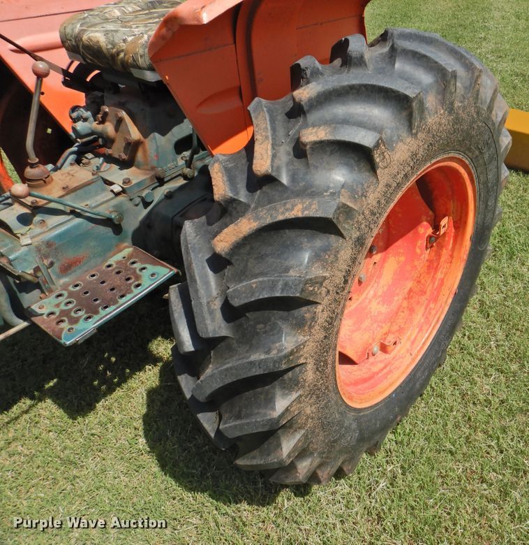image for item DI0242 Kubota L260  tractor