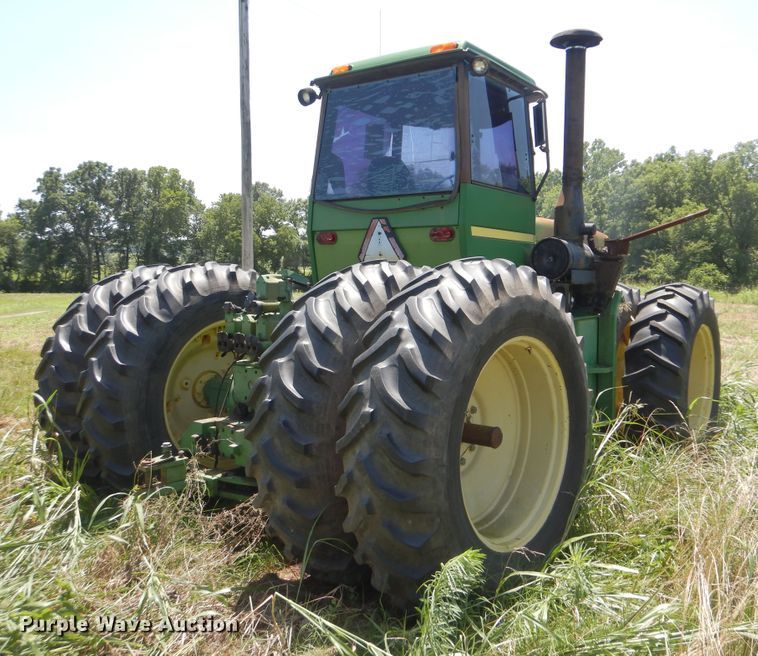 image for item DI0274 1983 John Deere 8450  4WD tractor