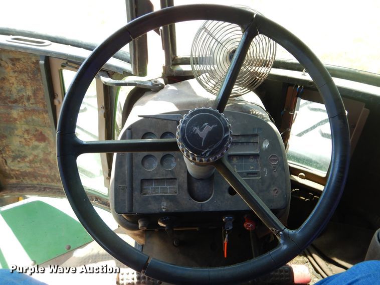 image for item DI0274 1983 John Deere 8450  4WD tractor