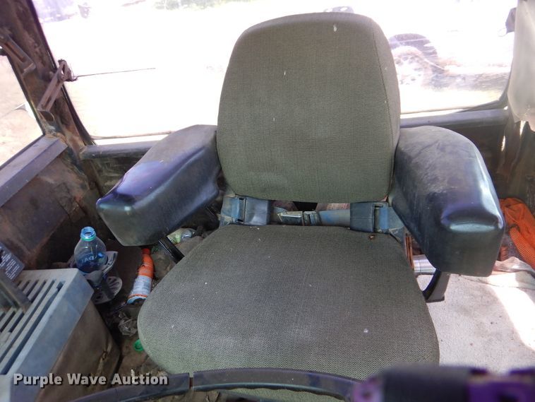 image for item DI0274 1983 John Deere 8450  4WD tractor