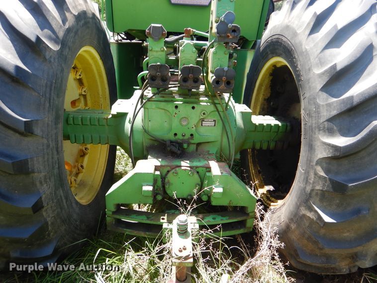 image for item DI0274 1983 John Deere 8450  4WD tractor