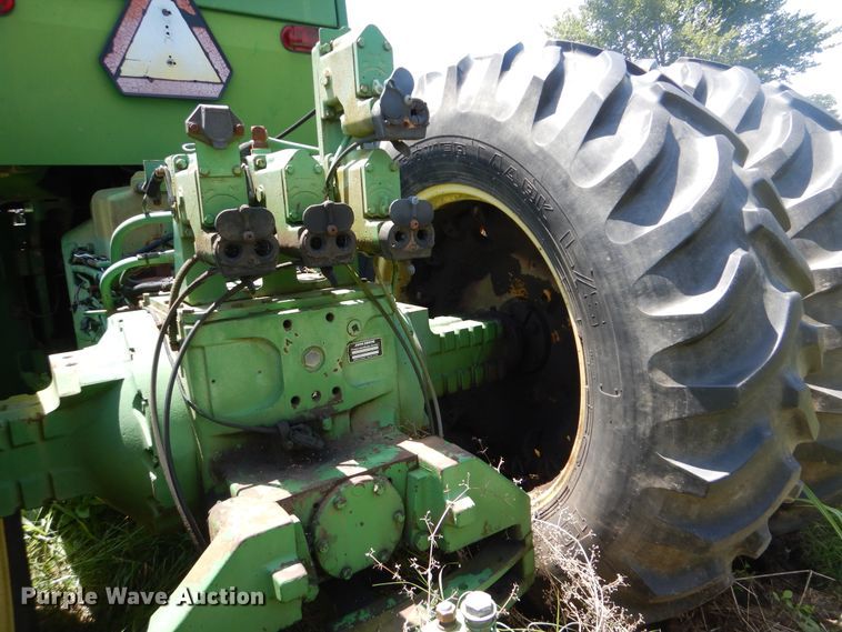 image for item DI0274 1983 John Deere 8450  4WD tractor