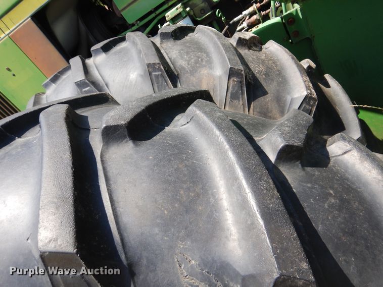 image for item DI0274 1983 John Deere 8450  4WD tractor