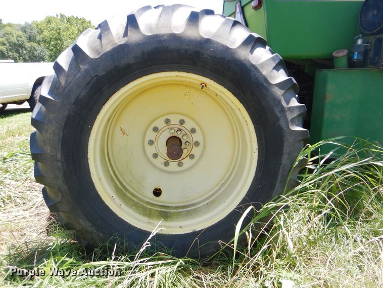 image for item DI0274 1983 John Deere 8450  4WD tractor