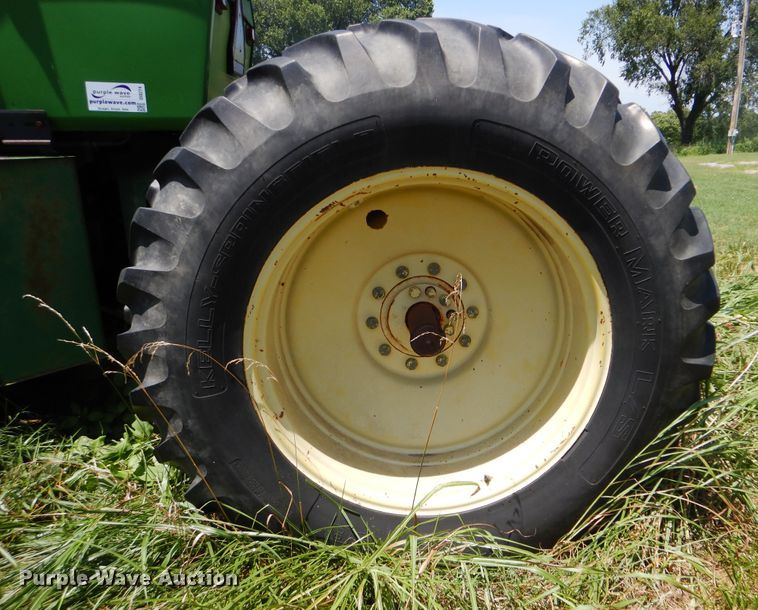 image for item DI0274 1983 John Deere 8450  4WD tractor