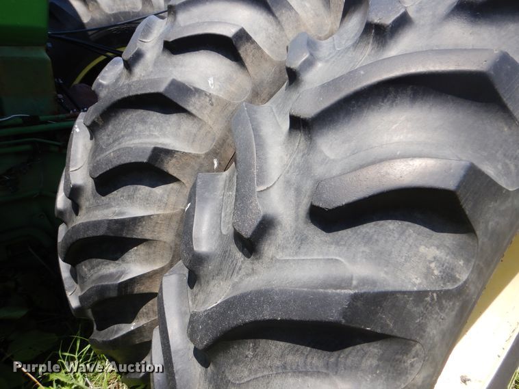 image for item DI0274 1983 John Deere 8450  4WD tractor