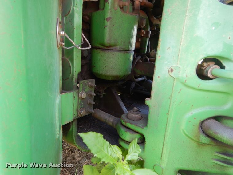 image for item DI0274 1983 John Deere 8450  4WD tractor