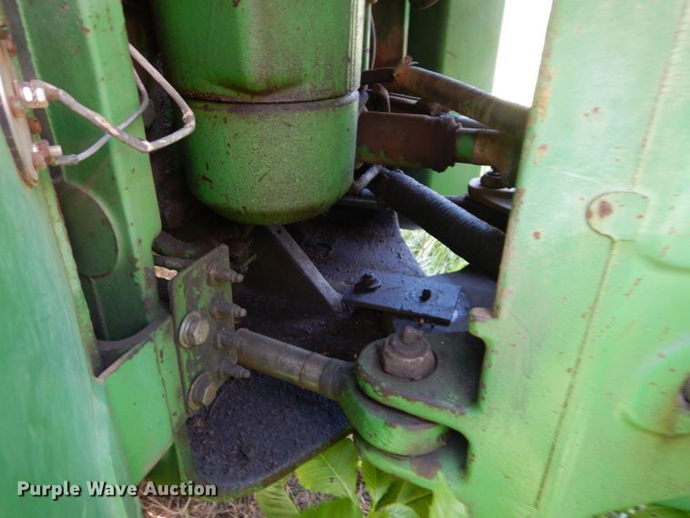 image for item DI0274 1983 John Deere 8450  4WD tractor